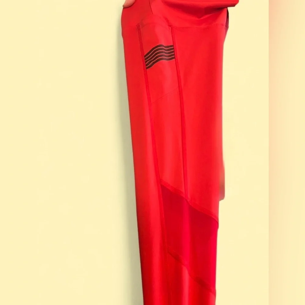 PINK Victoria’s Secret Active Red Leggings w/ Mesh Panel Size Small